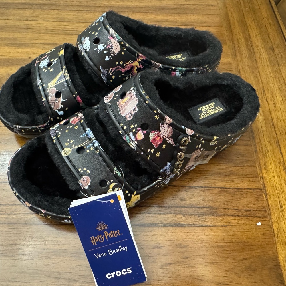 Vera Bradley x Harry Potter Crocs - Picture 6 of 9